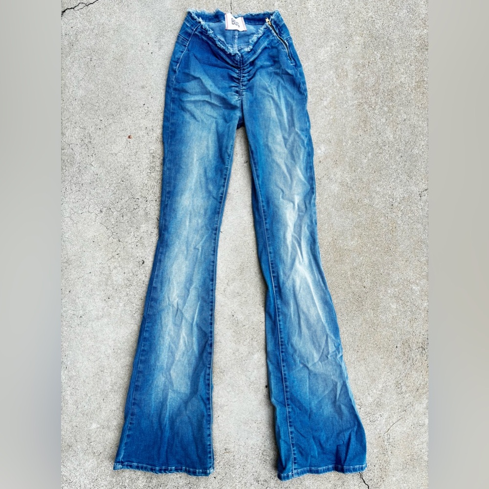 NWOT V front scrunch jeans